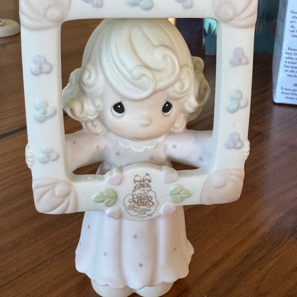 Precious Moments Frame Figurine 1996 You’re as pretty as a picture